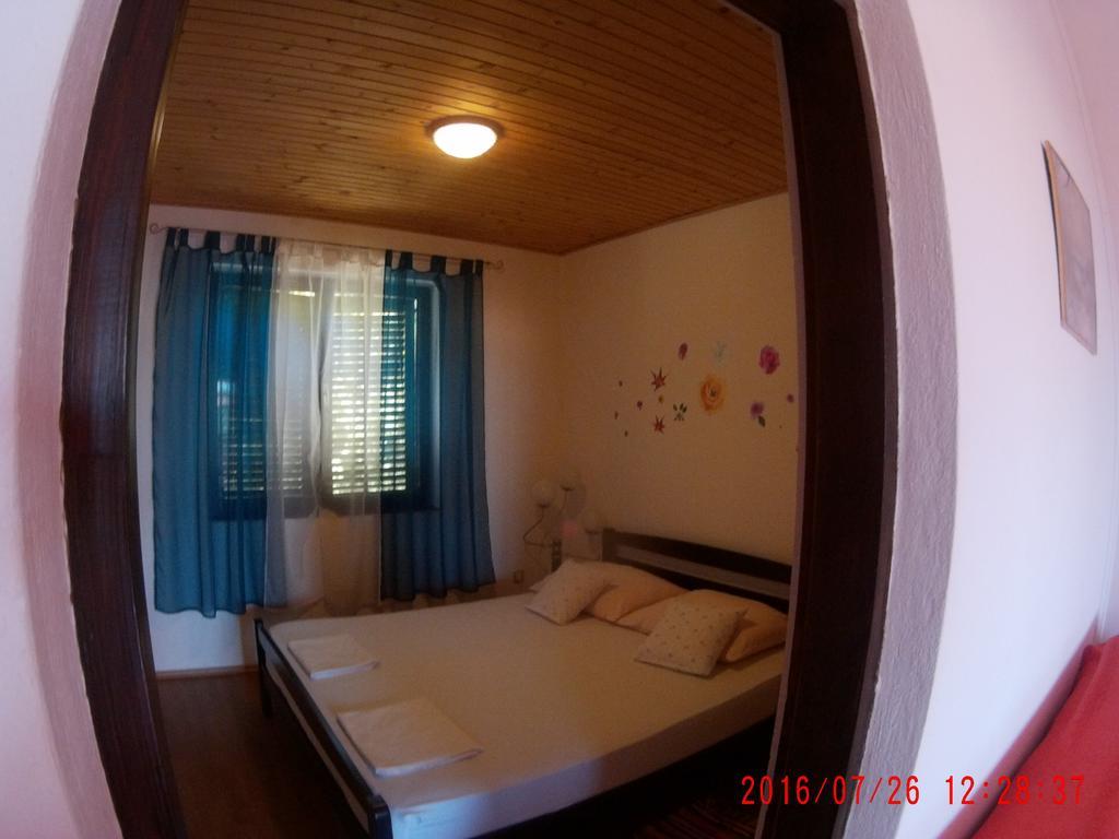 Apartman Luburic Pinezići Exteriér fotografie